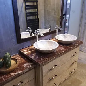 Couette-café Pour 2 Personnes Avec Salle De Bain Privée, Tourves
